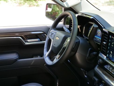 Used 2025 Chevrolet Silverado 1500 LT AWD/4WD image 43