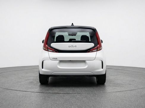 Used 2025 Kia Soul LX w/ LX Technology Package FWD image 7
