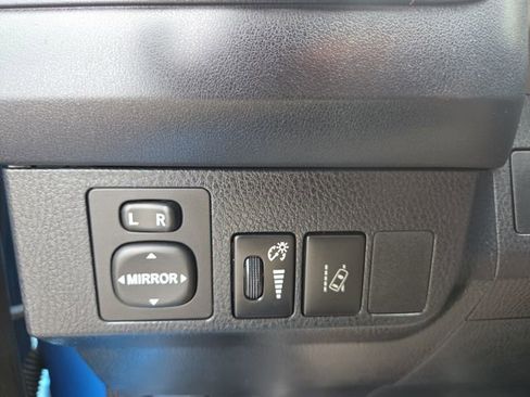 Used 2018 Toyota RAV4 LE image 18