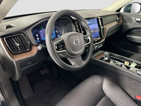 Used 2023 Volvo XC60 B5 Plus image 10