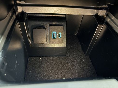 Used 2022 Ford Explorer XLT w/ Equipment Group 202A image 17