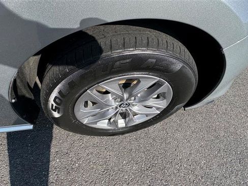 Used 2023 Toyota Sienna XLE AWD/4WD image 26