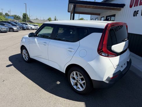 Used 2022 Kia Soul LX w/ Technology Package FWD image 11