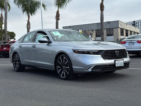 Used 2024 Honda Accord Touring image 4