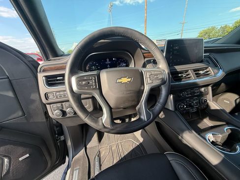Used 2023 Chevrolet Suburban Premier AWD/4WD image 16