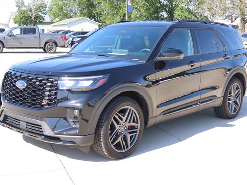 Used 2025 Ford Explorer ST AWD/4WD image 2