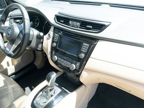 Used 2020 Nissan Rogue SV FWD image 43