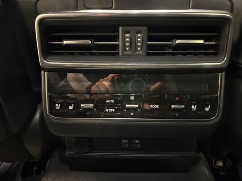 Used 2024 Lexus LX 600 4WD w/ Luxury Package image 30