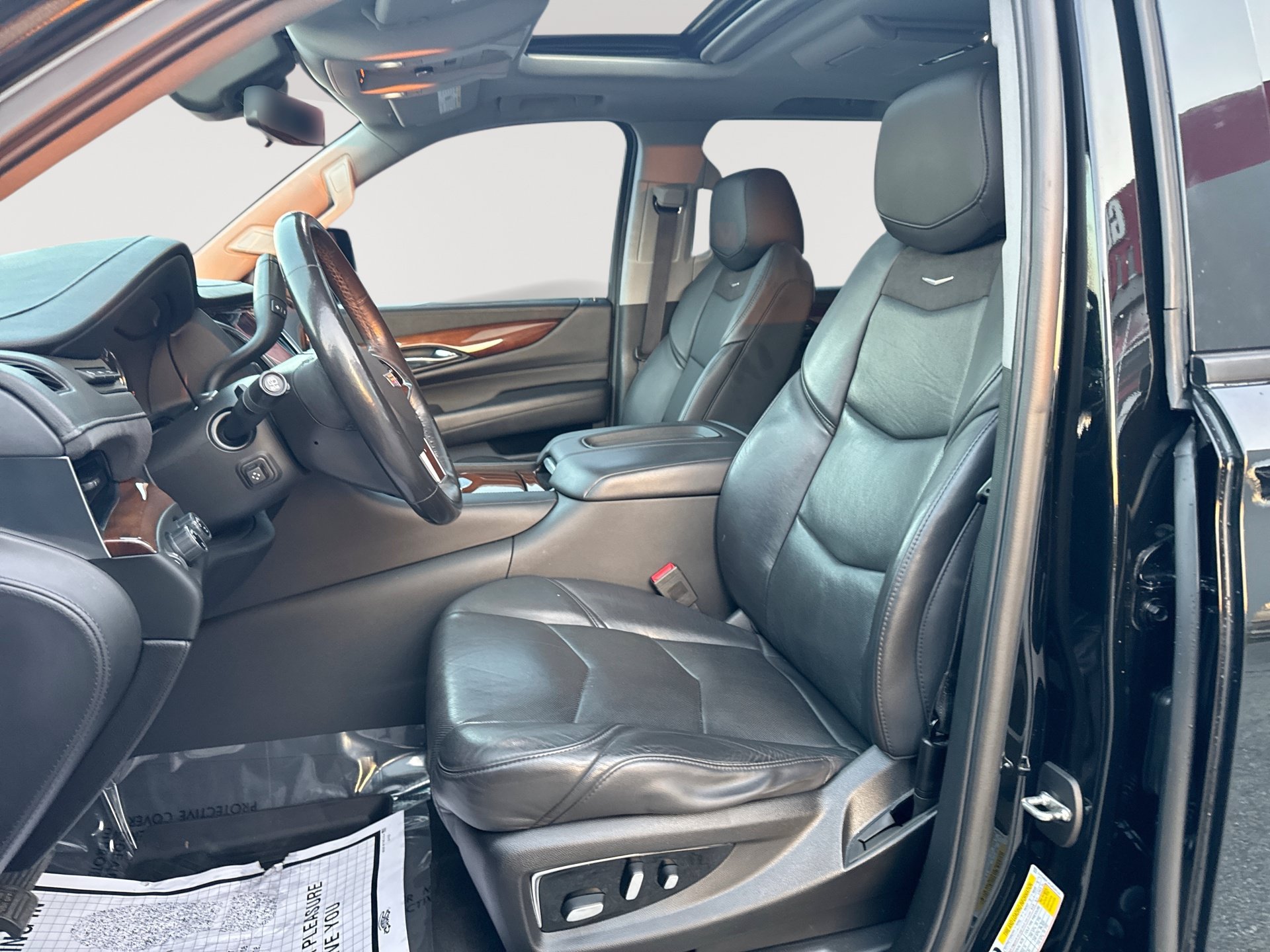 Used 2020 Cadillac Escalade ESV Luxury w/ Escalade Sport Edition AWD/4WD image 13