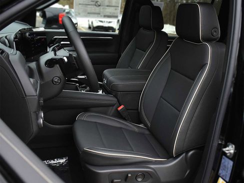 New 2026 Chevrolet Suburban Premier image 9