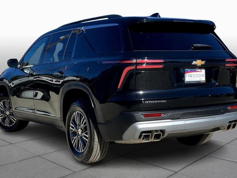 Used 2025 Chevrolet Traverse LT FWD image 12