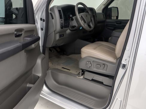 Used 2021 Nissan NV 3500 SL RWD image 17