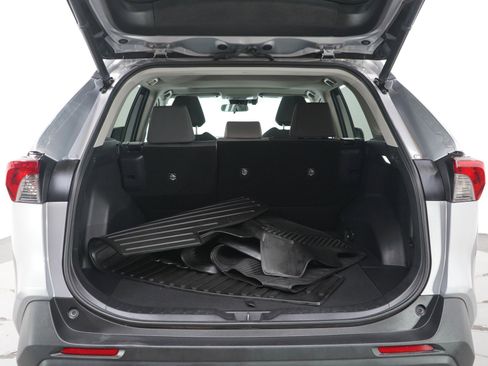 Used 2022 Toyota RAV4 XLE image 15