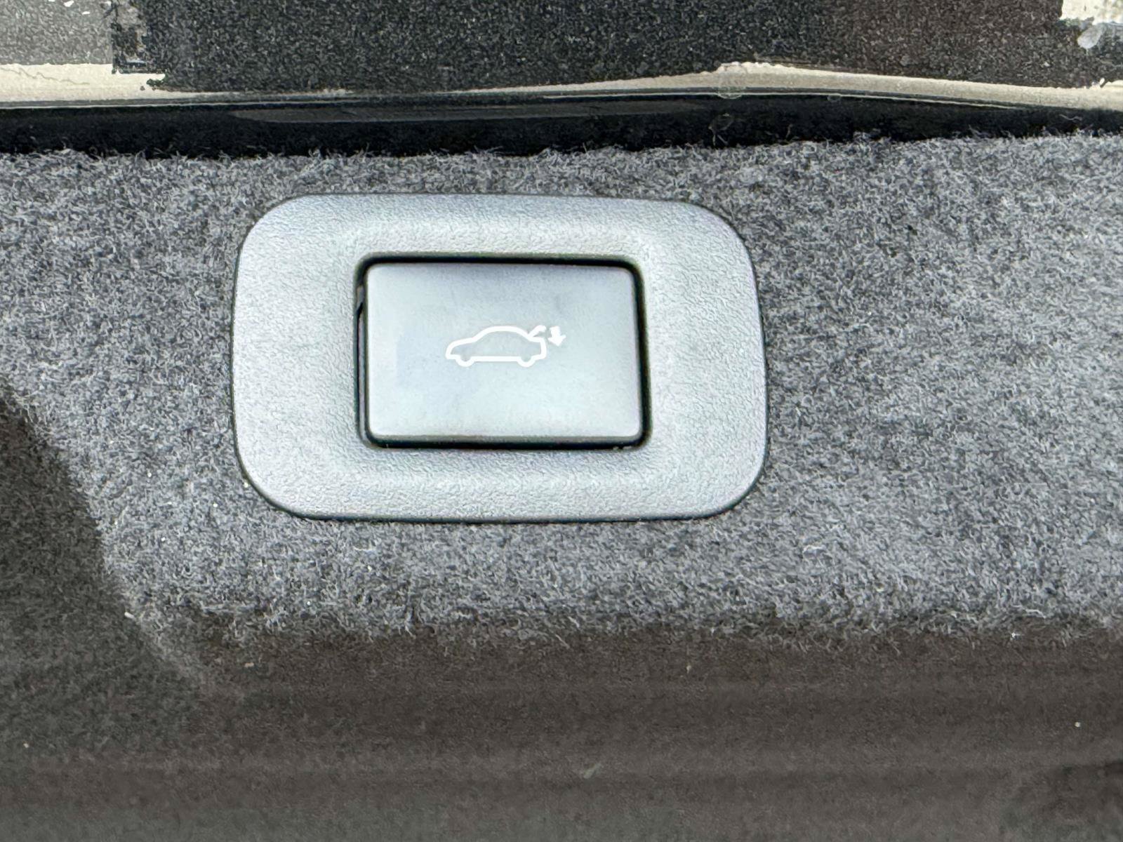 Certified 2022 Lexus LS 500 AWD w/ Accessory Package (Z1) image 18