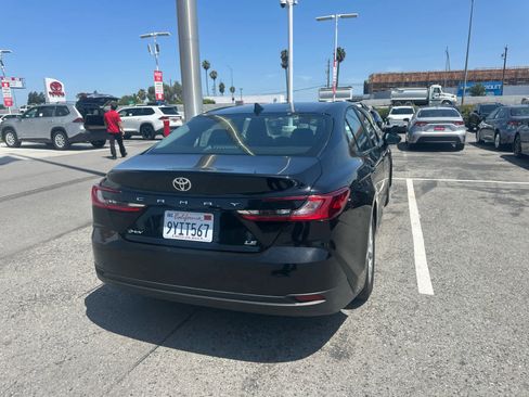 Used 2025 Toyota Camry LE w/ Convenience Package FWD image 5