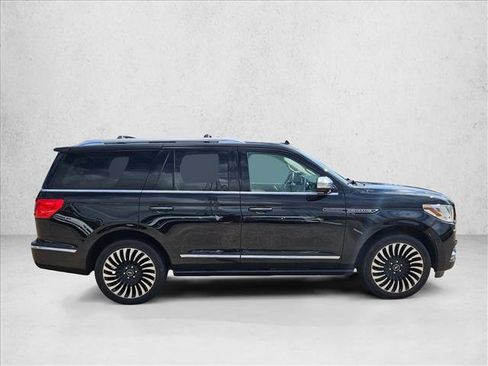 Used 2020 Lincoln Navigator Black Label w/ Cargo Convenience Package image 4