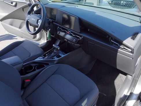 Used 2025 Kia Niro LX FWD image 11
