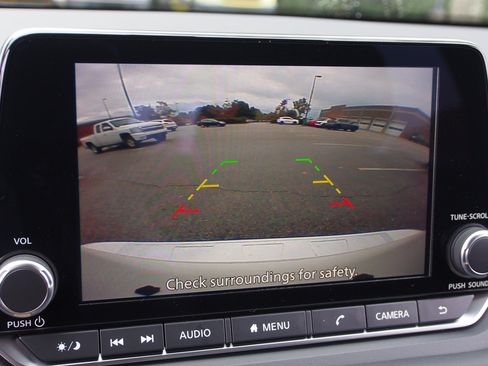 Used 2026 Nissan Rogue SV FWD image 25