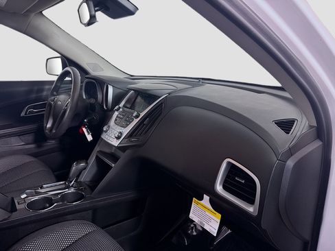 Used 2017 Chevrolet Equinox LS FWD image 29