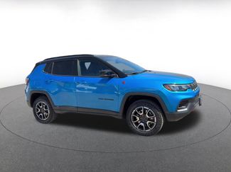 Used 2025 Jeep Compass Trailhawk video 2