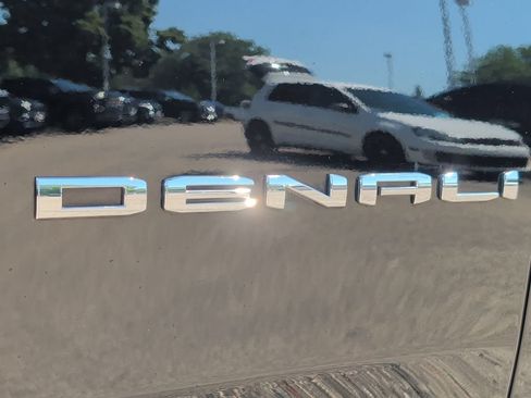 Used 2025 GMC Yukon Denali AWD/4WD image 42