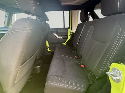 Used 2016 Jeep Wrangler Unlimited Sahara w/ Connectivity Group image 8