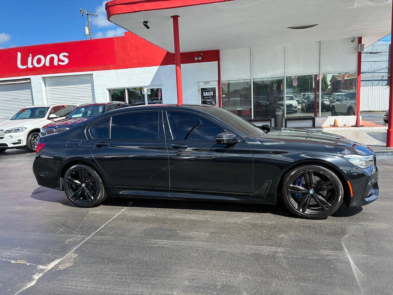 Used 2017 BMW 740i RWD image 11