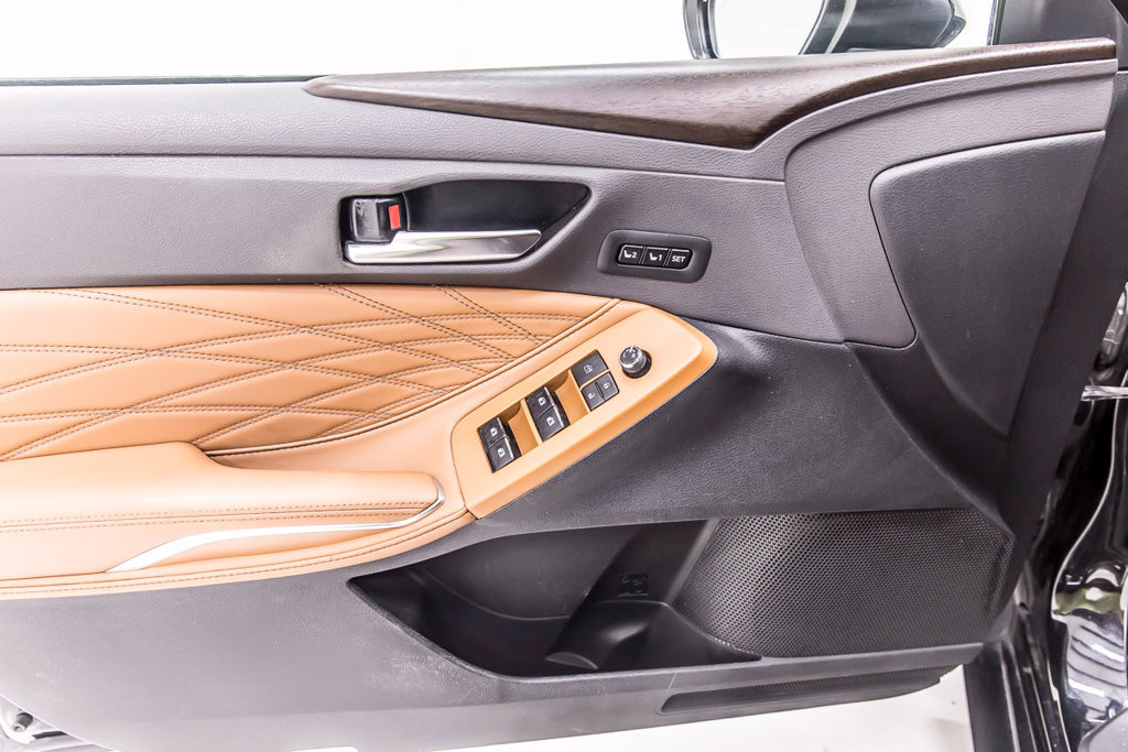 Used 2019 Toyota Avalon Limited FWD image 26