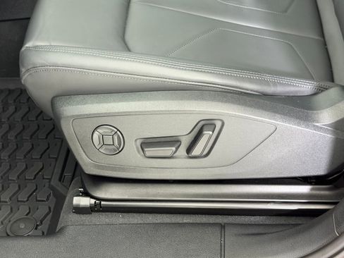 Used 2025 Audi Q3 2.0T Premium w/ Convenience Package image 14