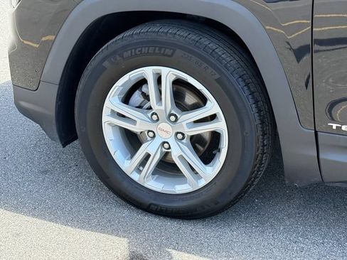 Used 2023 GMC Terrain SLE w/ Driver Convenience Package FWD image 31