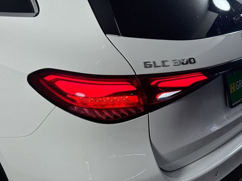 Used 2023 Mercedes-Benz GLC 300 4MATIC w/ Exclusive Trim Package image 36