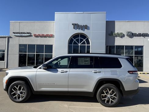 New 2025 Jeep Grand Cherokee L Limited image 38