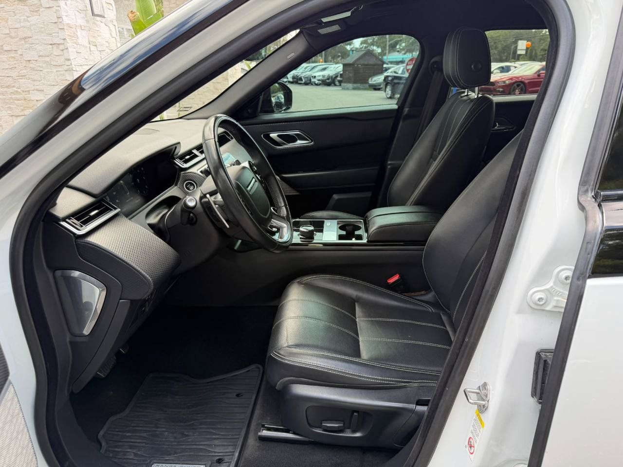 Used 2018 Land Rover Range Rover Velar R-Dynamic SE AWD/4WD image 20