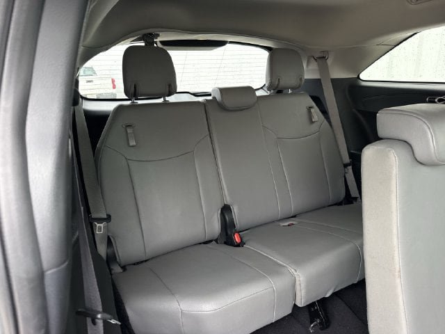 Used 2025 Toyota Sienna XLE FWD image 34