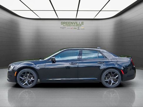 Used 2021 Chrysler 300 S RWD image 2