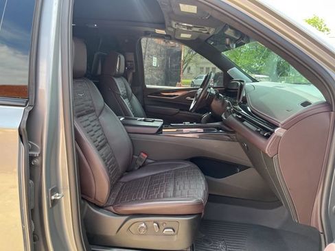 Used 2023 Cadillac Escalade V AWD/4WD image 19