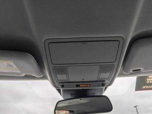 Used 2017 Land Rover Range Rover Evoque SE image 21