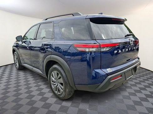 Used 2024 Nissan Pathfinder SV FWD image 4