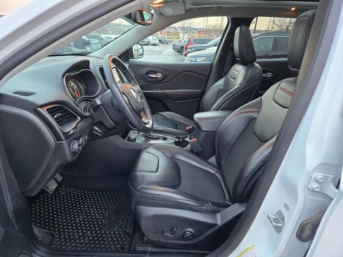 Used 2019 Jeep Cherokee Trailhawk w/ Comfort/Convenience Group image 15