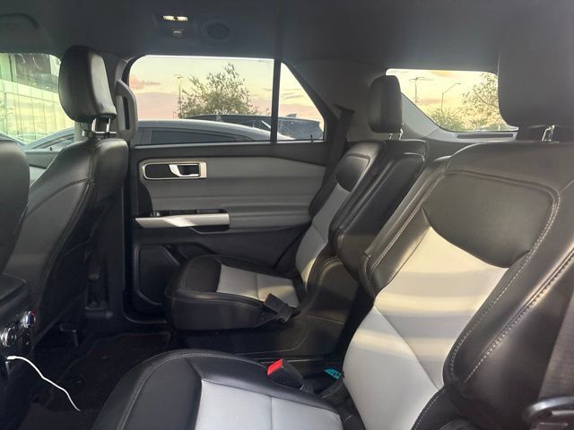 Used 2022 Ford Explorer XLT w/ Equipment Group 202A RWD image 9