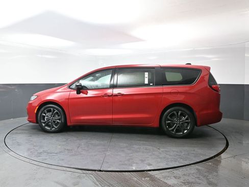 New 2026 Chrysler Pacifica Select image 6