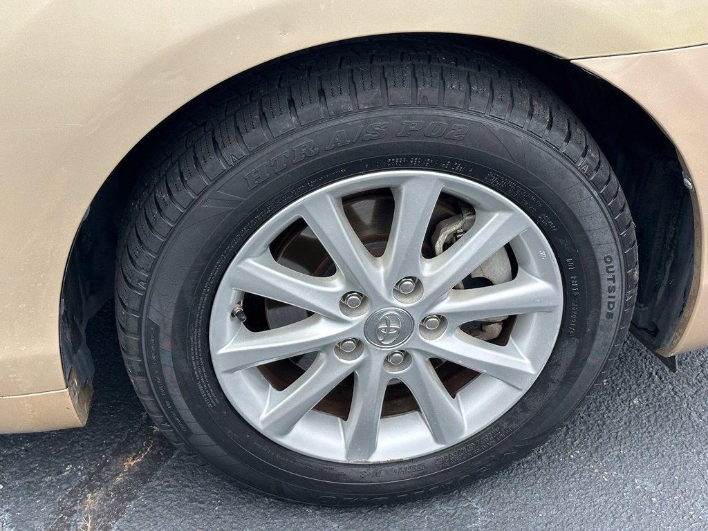 Used 2011 Toyota Camry XLE FWD image 35
