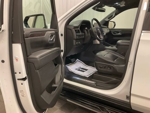 Used 2024 Chevrolet Suburban LT image 9