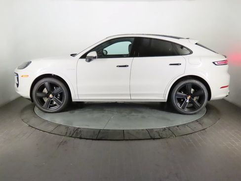 Certified 2025 Porsche Cayenne E-Hybrid Coupe AWD/4WD image 2