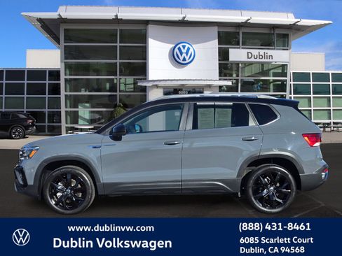 Certified 2023 Volkswagen Taos SE w/ Panoramic Sunroof Package image 7