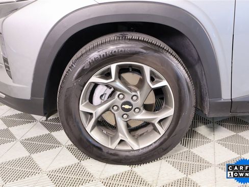 Used 2025 Chevrolet Trax LT w/ LT Convenience Package image 17