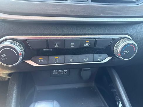 Used 2024 Nissan Altima 2.5 SV FWD image 14