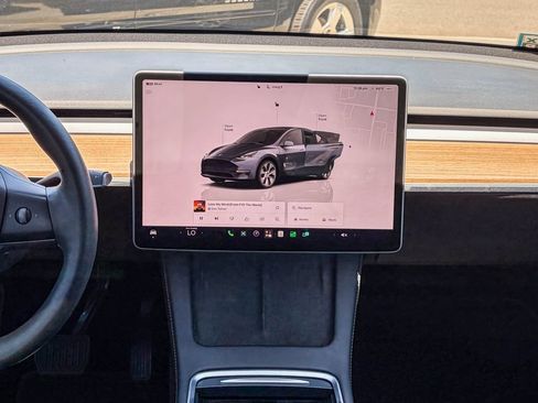 Used 2023 Tesla Model Y 2WD image 15