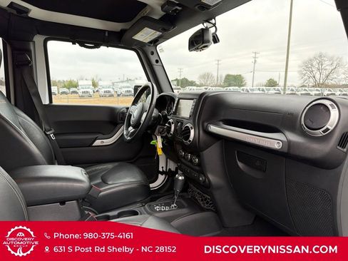 Used 2016 Jeep Wrangler Unlimited Sahara w/ Connectivity Group image 40