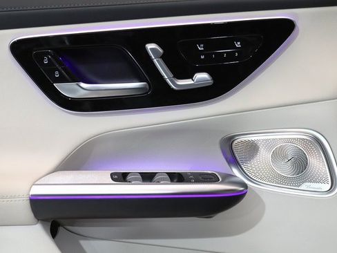 Used 2025 Mercedes-Benz GLC 350e 4MATIC w/ Advanced USB Package image 3